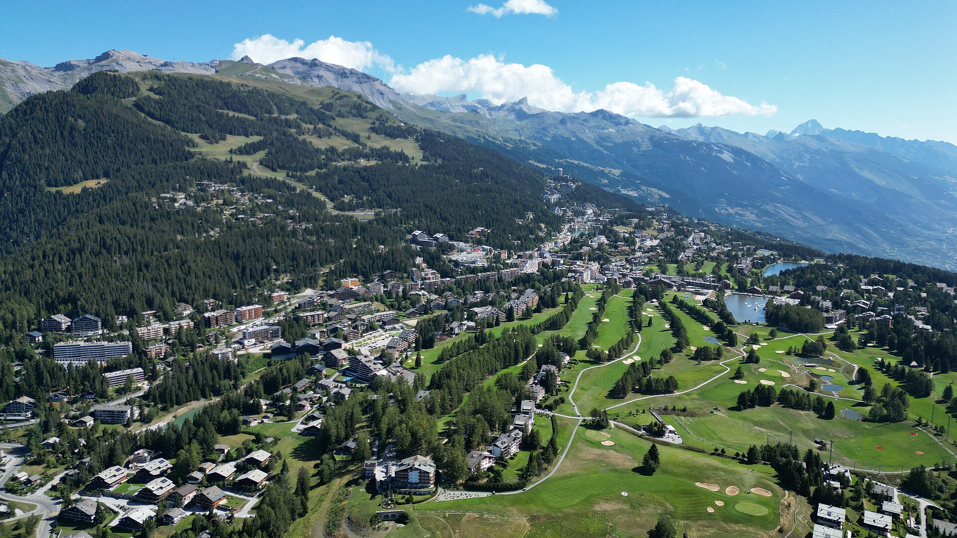 Séjour d'un appartement de vacances préparé pour l'accueil de voyageurs à Crans-Montana